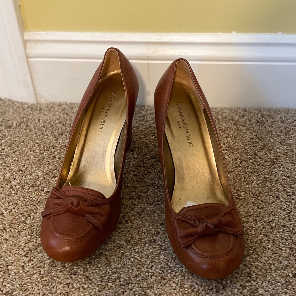 Banana Republic Brown Pumps